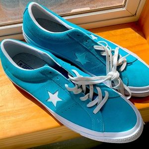 Converse low tops retro logo